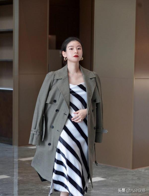 今年“千鳥格大衣”火了,建議選這幾種,照穿不出錯,保暖洋氣 今年“千鳥格大衣”火了,建議選這幾種,照穿不出錯,保暖洋氣