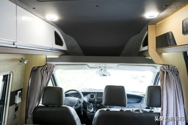 景宴-棲599 B型房車，靈活車身，舒適性可與C型車相比