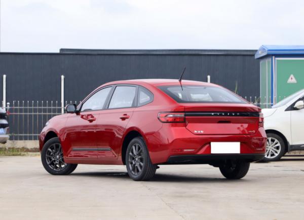 5座掀背設計，配1.5T與8速CVT，賣良心價，帶你看大眾寶來的競品