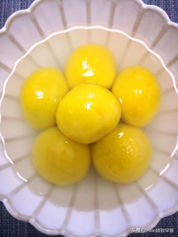 還在買冷凍湯圓嗎？教您做兩種餡的南瓜湯圓，香甜粘糯又營養，贊