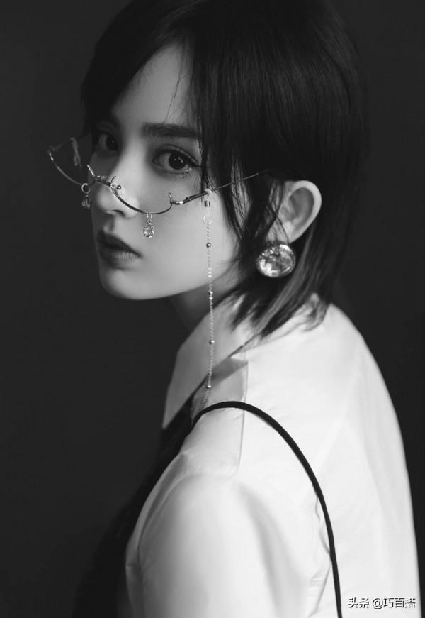 古力娜扎快本造型曝光,工裝連體褲搭配貝雷帽,又帥氣又溫柔 古力娜扎快本造型曝光,工裝連體褲搭配貝雷帽,又帥氣又溫柔