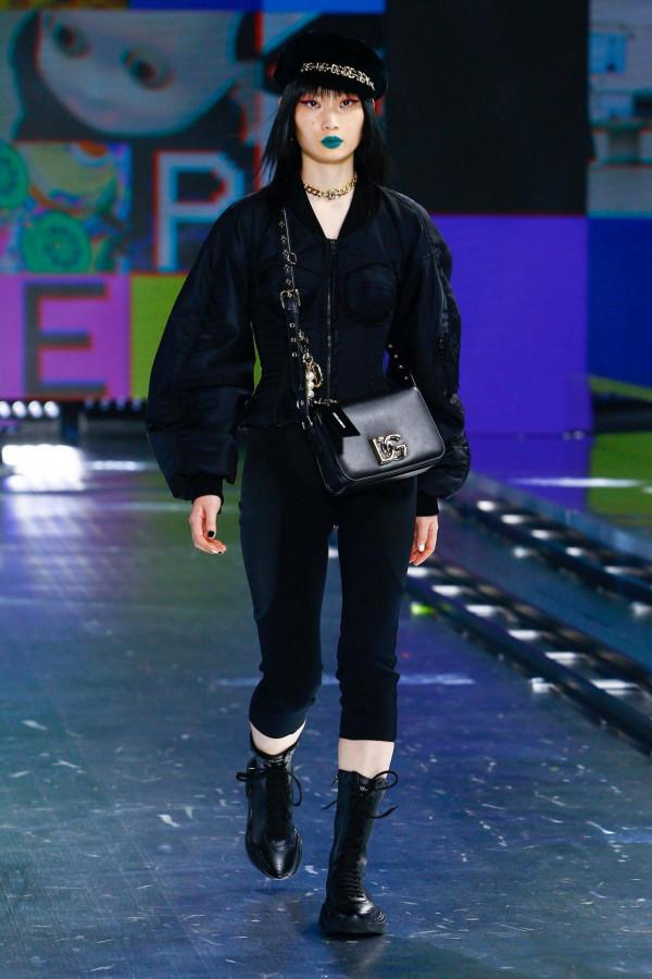 2021 秋冬時裝秀的 9 種帽子趨勢-告訴你如何在寒冷季節既時尚又溫暖 2021 秋冬時裝秀的 9 種帽子趨勢-告訴你如何在寒冷季節既時尚又溫暖