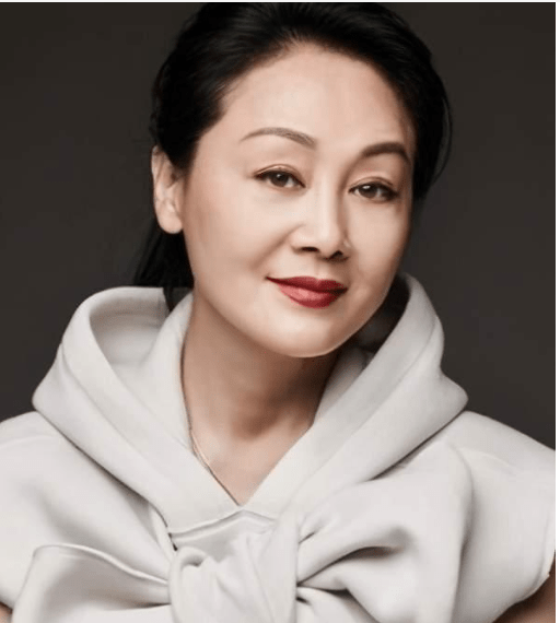 59歲的王姬:29歲嫁初戀,30歲女兒貌美如花,28歲兒子卻是智障 59歲的王姬:29歲嫁初戀,30歲女兒貌美如花,28歲兒子卻是智障