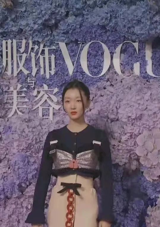 女明星紅毯造型PK:宋佳顯壯,周冬雨保暖,楊冪造型一騎絕塵 女明星紅毯造型PK:宋佳顯壯,周冬雨保暖,楊冪造型一騎絕塵