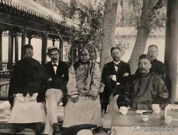 清末罕見老照片：駝背的皇后，喝茶的袁世凱，李蓮英扛著竹竿划船