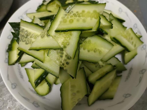 夏天，適合多吃些木耳，加入2樣一起炒，營養又健康