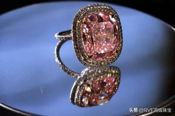 我們熟悉的那些“壕氣沖天”的大佬們都投資收藏了什麼珠寶? 我們熟悉的那些“壕氣沖天”的大佬們都投資收藏了什麼珠寶?