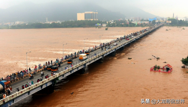 極端天災侵襲印度，未來5天形勢可能惡化，河流如野獸般肆虐
