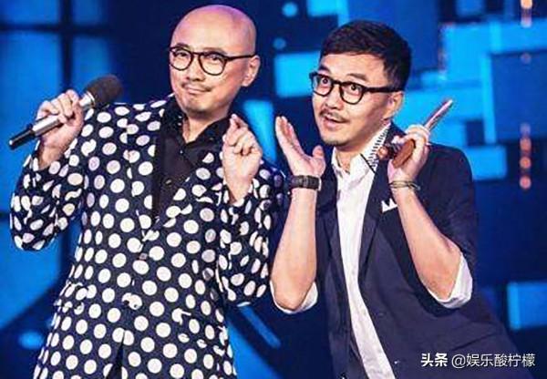 央視主持人撞臉吳京，網友：不是在拍《水門橋》嗎，咋改行了