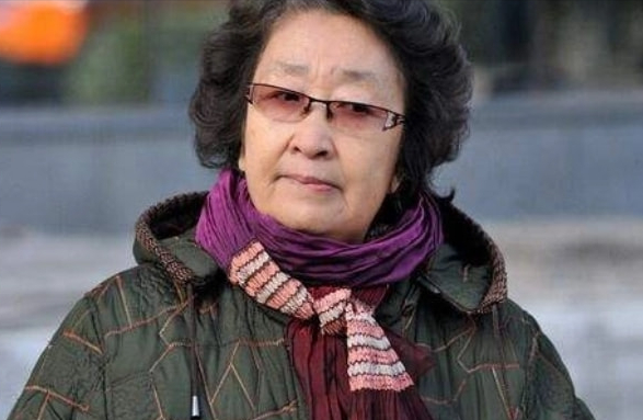 “牛大嬸”彭玉:大女兒離婚,小女兒嫁賣水果小夥兒,67歲二婚 “牛大嬸”彭玉:大女兒離婚,小女兒嫁賣水果小夥兒,67歲二婚