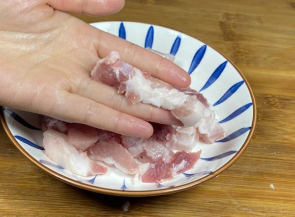 快過年了，教你川味炸酥肉的傳統方法，外酥裡嫩，好吃不回軟