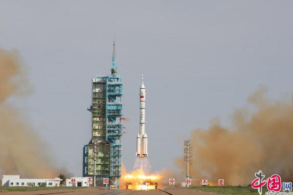 中國載人航天史回顧｜神舟十號：完成首次太空授課 全面進入載人空間站工程建設階段