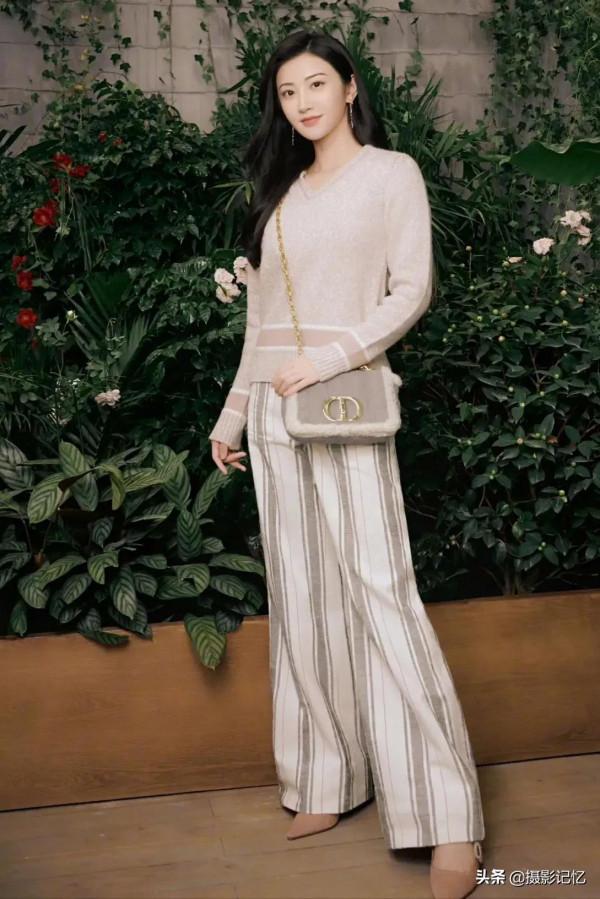 景甜：紅唇玉肌