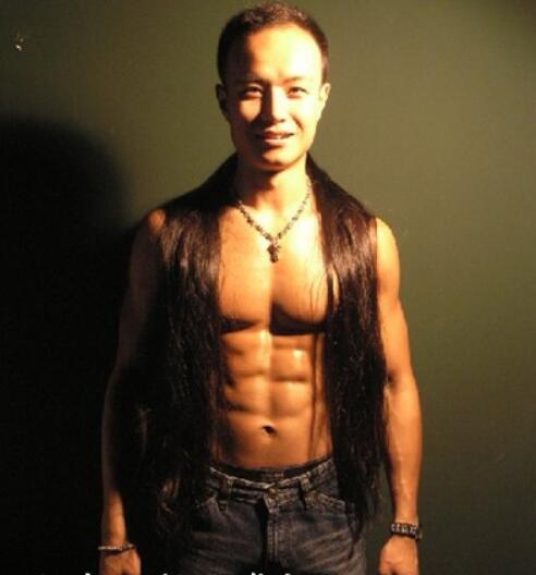 3次婚姻4次創業，得罪5大腕後想當和尚，樂嘉自毀路上的瘋狂往事