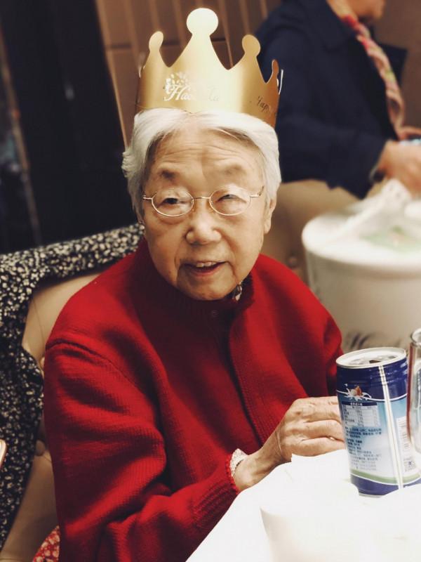 母親堅持了62年的好習慣：讓老年人明白擁有一口好的牙齒很重要