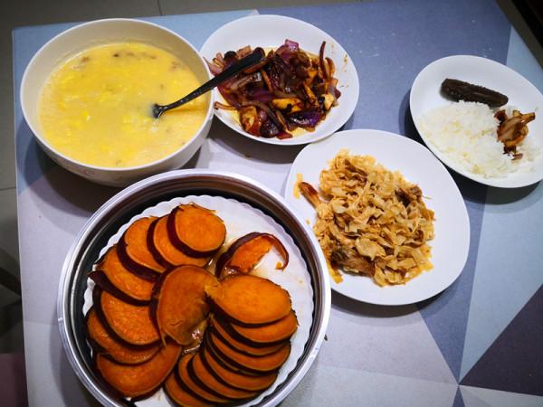 70後夫妻倆的早餐,火了朋友圈,網友:嫁對人,粗菜淡飯也幸福 70後夫妻倆的早餐,火了朋友圈,網友:嫁對人,粗菜淡飯也幸福