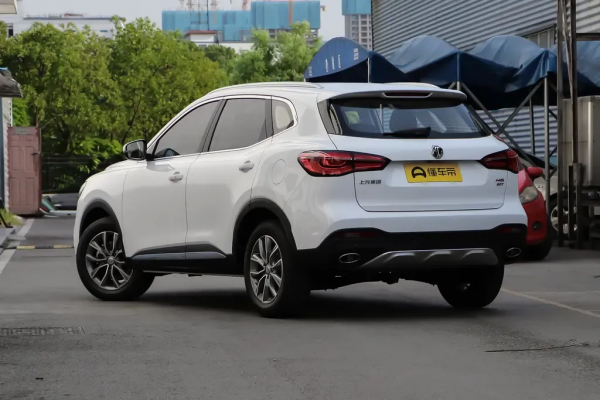 配四缸渦輪增壓發動機，整備質量1557kg，名爵HS動態表現如何？