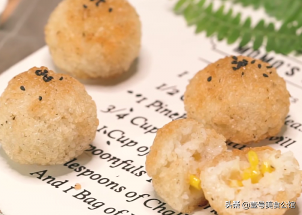 芝士風味的香烤玉米飯糰,外焦裡嫩,美味營養,家人愛吃的美食 芝士風味的香烤玉米飯糰,外焦裡嫩,美味營養,家人愛吃的美食