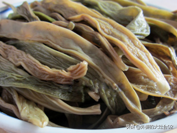 天冷了，遇見這菜多囤點，隨便怎麼做都好吃，孩子說比紅燒肉還香