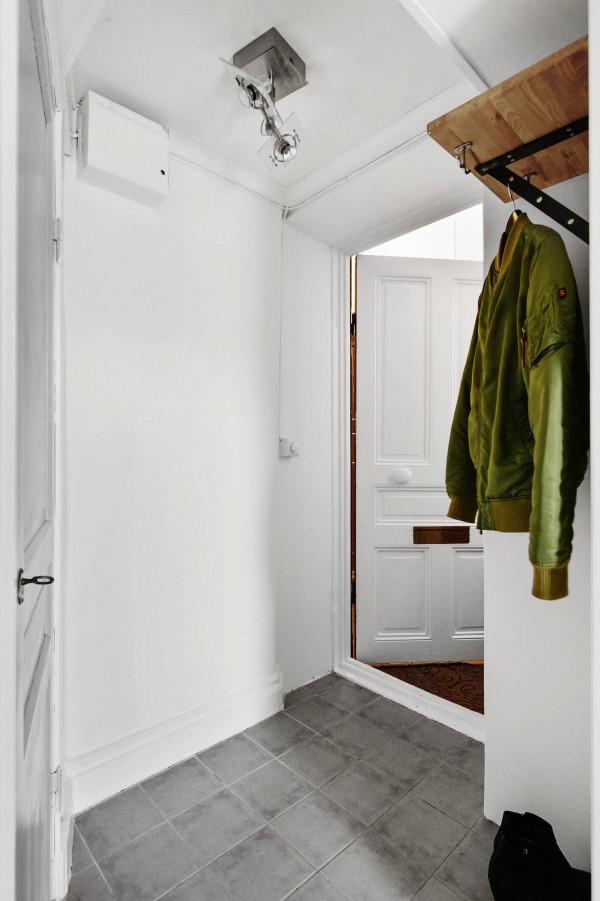 45㎡複式公寓，在廚房檯面上加塊板當餐桌，這樣2個人住剛剛好