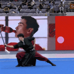 朱正廷年紀輕輕就脫髮？鹿晗頂著籃球聊天，毛不易或許會隱身？