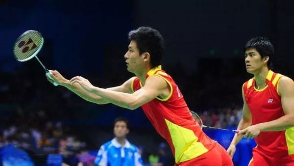 羽毛球雙打接髮套路多，掌握九大要點贏在開局不是問題