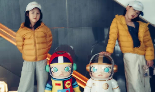 黃磊7歲小女兒顏值青出於藍！戴郵差帽靈氣逼人，比多多苦相臉美