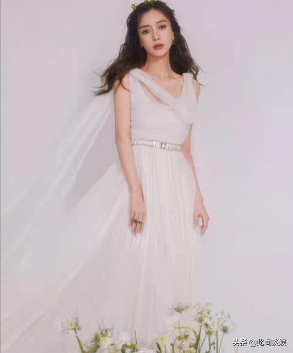 ELLE風尚大典女明星造型，baby熱巴發揮穩定，唐嫣風格不盡人意