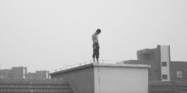 2011年，尚於博因抑鬱症跳樓自殺，1年後，其母親的舉動令人動容