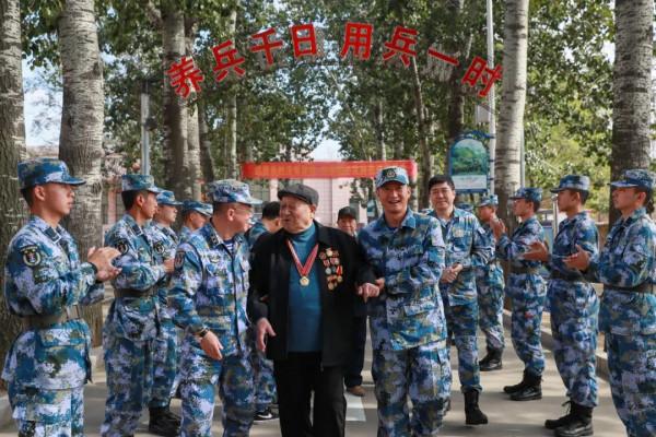 吳京和志願軍老兵，來了