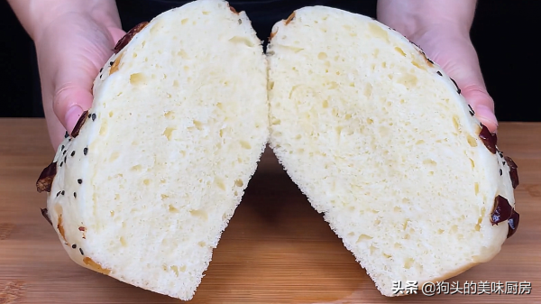 發糕這樣做，不用揉麵，一攪一蒸就出鍋，鬆軟香甜，比麵包還好吃