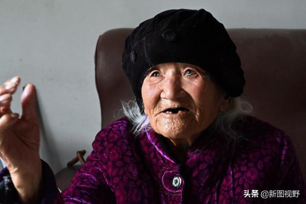 104歲長壽奶奶，每天喝2兩小酒，下酒菜比較簡單，看看她愛吃啥