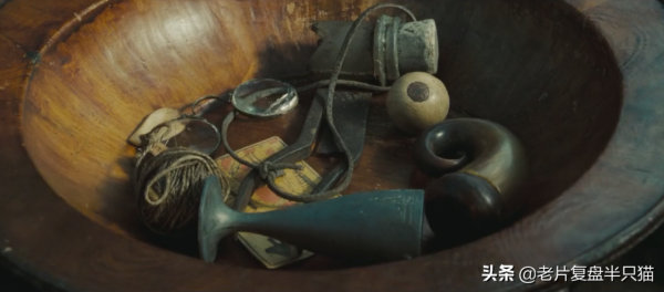 用&OpenCurlyDoubleQuote;人物傳記&rdquo;的方式開啟《加勒比海盜》，電影終於看明白了