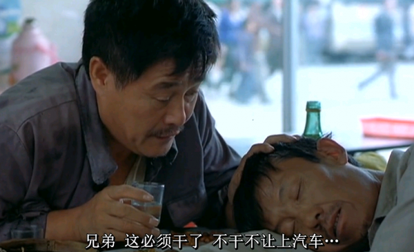 農民工客死他鄉，同鄉千里背屍送回家，誰能想到這竟是真人真事？