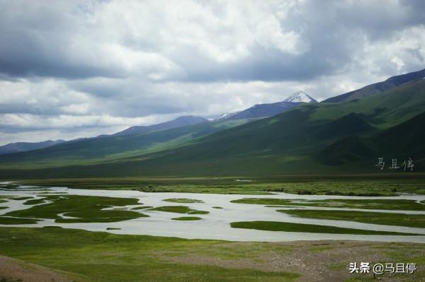 新疆每年僅開放半年的公路，短暫而又驚豔，沿途500公里皆是美景