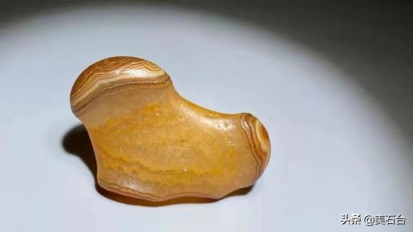 這塊像鞋的石頭開價1500萬，這些石頭鞋子不服