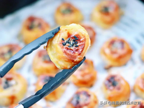 無需放油,​酥脆可口,一口一個停不下來!還非常健康哦 無需放油,​酥脆可口,一口一個停不下來!還非常健康哦