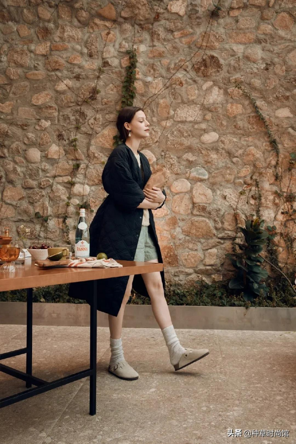 今年流行的奶奶風“毛呢羽絨服”，越土越時髦