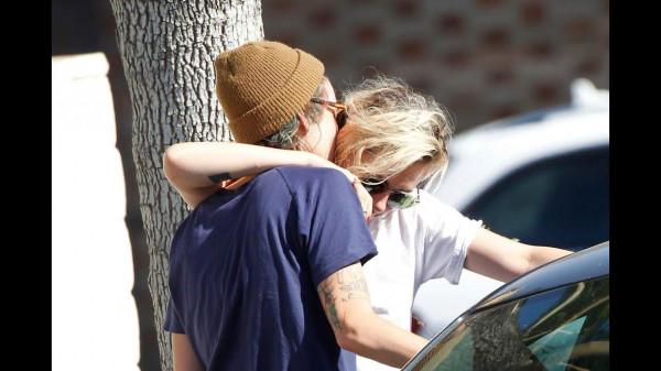 好萊塢女星小k自曝和女友訂婚,引全網哀嚎:她愛的人不是我 好萊塢女星小k自曝和女友訂婚,引全網哀嚎:她愛的人不是我