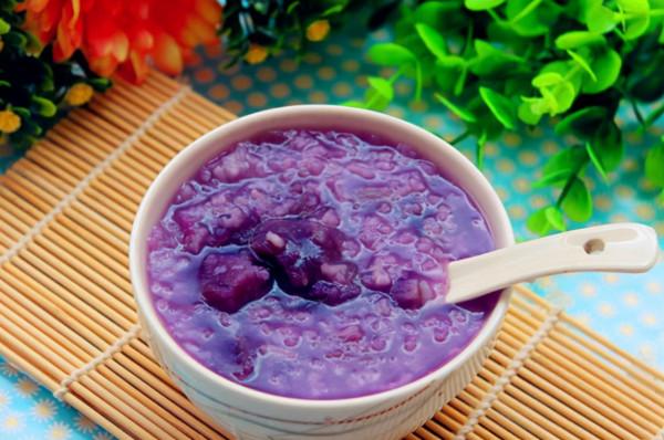 女人要想“老的慢”，多吃這5種食材，營養全面，面如桃花顯年輕