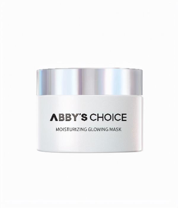 王一博現身完子心選品牌見面會，攜完子顧問團精彩亮相