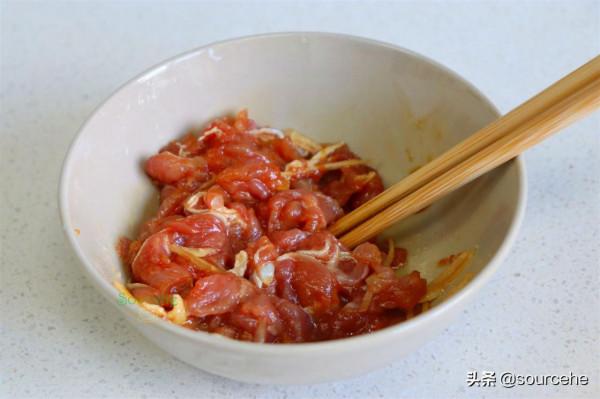 冬天了，剩飯別炒著吃，容易上火，換一種做法，熱乎乎的很養胃