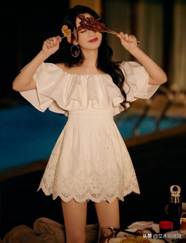 趙麗穎又&OpenCurlyDoubleQuote;嫩&rdquo;回來了，穿露臍t搭綠色開衫超甜，少女感十足