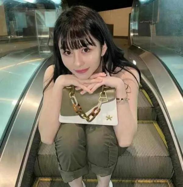 邱淑貞女兒，出落的亭亭玉立