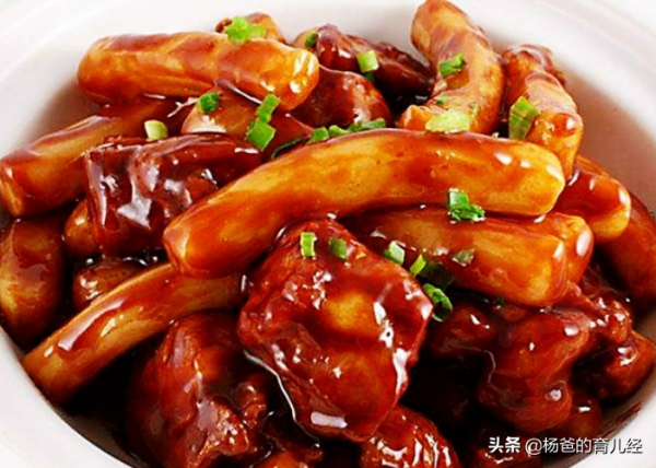 居家分享排骨炒年糕的好吃做法,醬香濃郁又美味,孩子特別愛吃 居家分享排骨炒年糕的好吃做法,醬香濃郁又美味,孩子特別愛吃