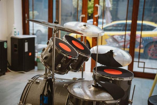 「生活記」開漢EV學架子鼓，享受追逐的快樂