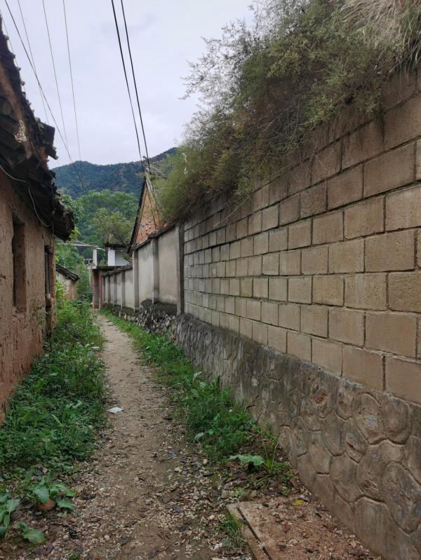 誰能想到,這兩三米高的土疙瘩,就是歷史上著名的“百二秦關” 誰能想到,這兩三米高的土疙瘩,就是歷史上著名的“百二秦關”