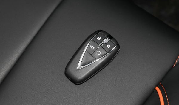 長安歐尚X7 PLUS：主打10萬級市場，體驗1.5T 自動藍鯨版尊貴型！