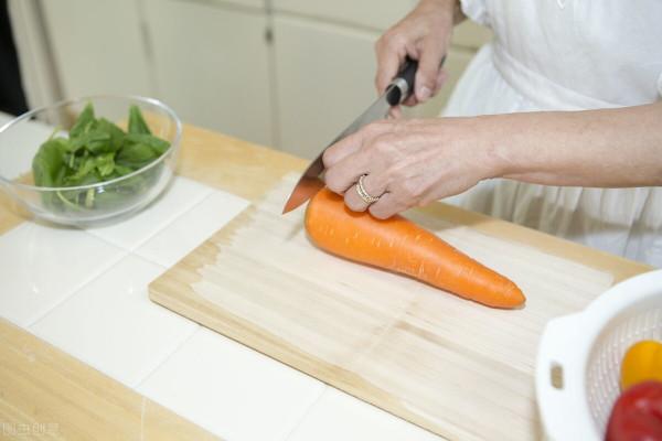 人到中年,該吃要吃,該存要存 人到中年,該吃要吃,該存要存