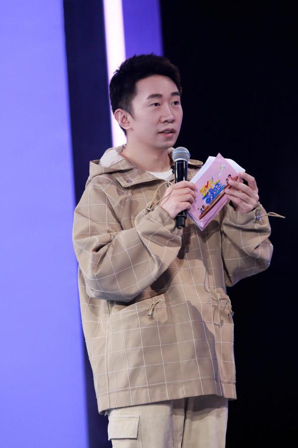 《跨代答題王》楊迪現場科普冬奧速滑知識，校服起源現場引熱議